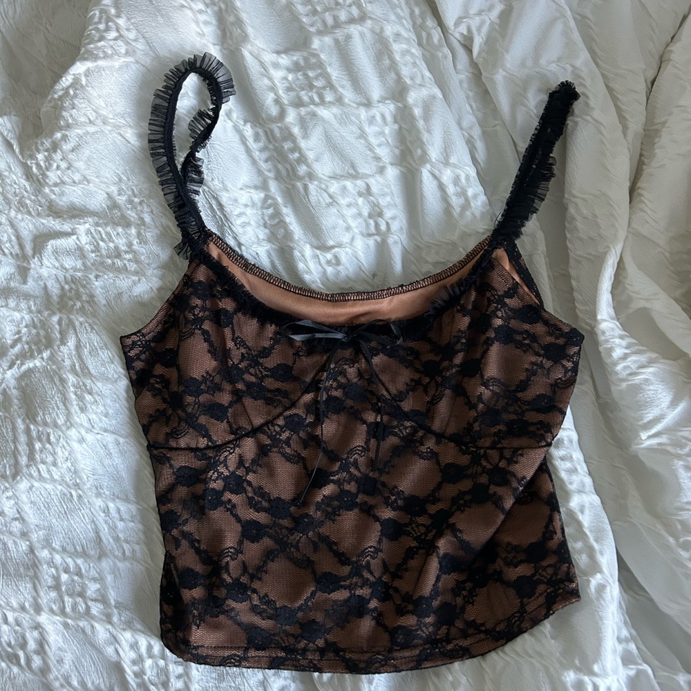 Women's Y2k Ruffle Strap Lace Cropped Tank Top - Picture 3 of 5